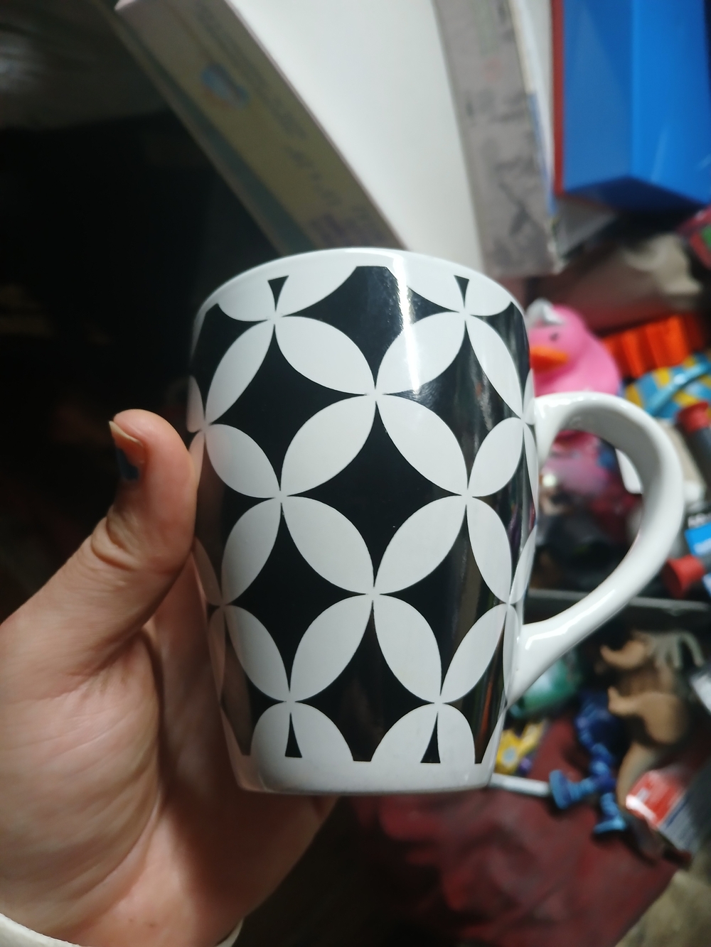 ceramic coffee mug bold black/white geometric intersecting circle One Gold Pai